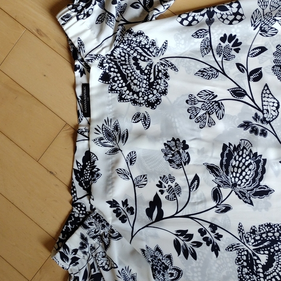 Banana Republic off the shoulder blouse - Picture 4 of 9